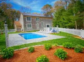 Overlook Poolside Getaway With Seasonal Pool