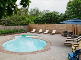 Marina and Main - In Ground Pool and Games Room, hotel com piscina em Wellington