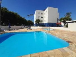 Apartamento com piscina à 1km da praia