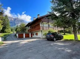 Large Central Flat, 5min to Sky Slopes, Garage