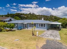 Retro Russell Retreat - Mins to Ferry, Beach, Eats