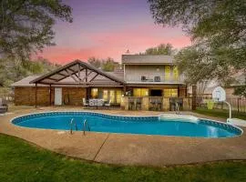 Pool On The Golf Course With 3BR and Close to Tarleton