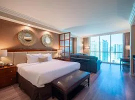 No Resort Fee Strip View Suite +Free Valet + Pool