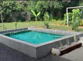chambre dans villa avec piscine