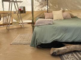 #Y3 Willow Tree Yurt, tented camp en Drumheller