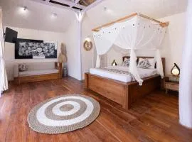 Walakiri Bungalow Single Room Bungalow with Queen Bed, Sofabed, Shower, FREE Access to Pool and Gym, Onsite SPA, Car-Bike-ATV Rental, Diving and Fishing