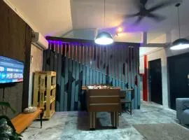 Kerlingfornia Pond View Farm House