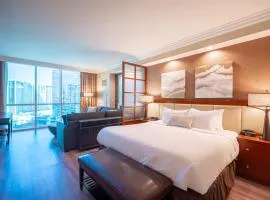 No Resort Fee Strip View Suite+ Free Valet + Pool
