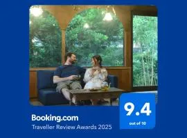 野窓 Nomadノマド Tsuwano GuestHouse & Cafe Lounge