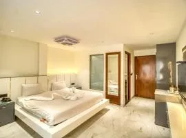 Deep Hotel