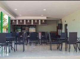 The Tipsy Falls Hotel, отель в Ливингстоне