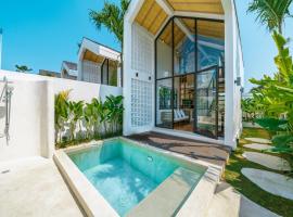 Villa Tiny - Romantic A-Shape 1BR Villa Close to Nyanyi Beach, khách sạn ở Tanah Lot