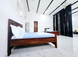 Hello Rafiki Hotel - Kelele Square, hotel sa Ngambo