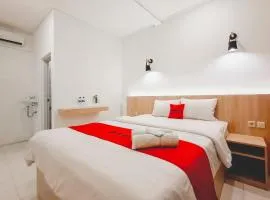 RedDoorz at Grand Mirza Near Pasar Grosir Batik Setono Pekalongan