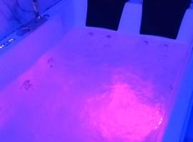 Jacuzzi Suite King – hotel w mieście Marsala