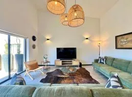 Luxurious Coastal Retreat