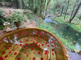 Wild Glamping Portugal - relax by Serra de Arga waterfalls in Viana do Castelo with hot tub