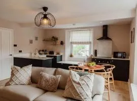 Boujee, Chic Apartment