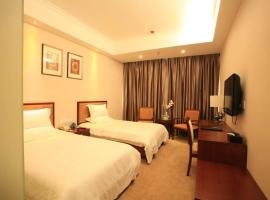 GreenTree Inn ShanXi LuLiang FengShan Road Central Park Express Hotel, hotel with parking in Luliang