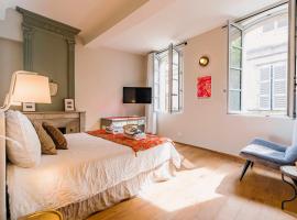Le Petit Avignon - chambres & appartement à deux pas du Pont d'Avignon et du Palais des Papes, hotel v Avignonu