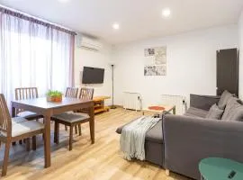 Josep Tarradellas Entire Apartment