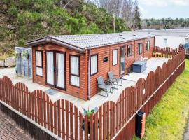 Chalet Cairn View by Interhome, holiday park in Aviemore