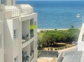 Luxurious one bedroom apartment by the beach close to st julians
