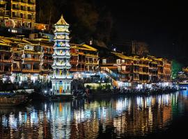 Phoenix Fuyuan Villa Riverside Hotel, hotel en Fenghuang