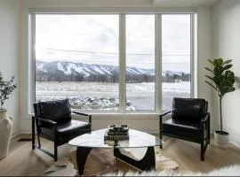 The Luxury Black Rose Chalet at The Blue Mountains for 20