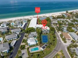 Sun Plaza by Coastal Chic Vacations - Private Beach Access with Pool and Tennis