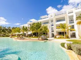 Luxury 1BR Oasis Private Beach Aqua Esmeralda