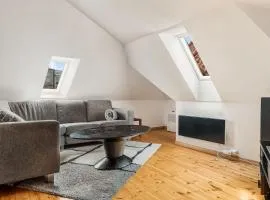 Dinbnb Apartments I Historical Two-Floor Apartment with Rooftop Panorama I 1645 Heritage