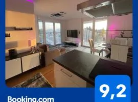 Luxusapartment mit 40 qm Terrasse, E-Parkplatz und Parkplatz