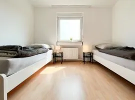 Home4Now BM01 Monteursunterkunft in Bergheim I 3 Schlafzimmer für 6 Personen I Küche I SmartTV I WiFi I Parkplatz