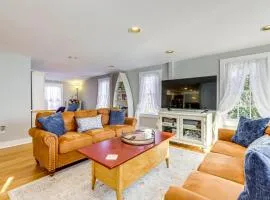 3 Mi to Dtwn Mystic Getaway with Deck and Grill!