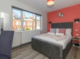 Pass the Keys Lower Wortley 1 Couples Paradise with a Shared Kitchen