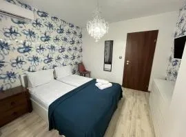 Snowflake in Royal Park, Shuttle, SPA