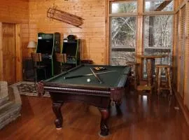Insane view, amazing amenities-hot tub, pool table, 3BR sleeps 10