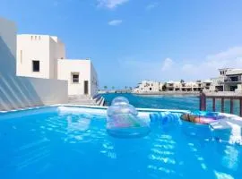 Luxury villa with private pool and ocean