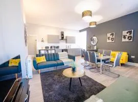 LUXURY SPACIOUS 2-BED & High Ceiling