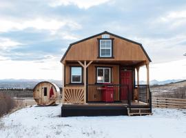 Quiet Country Cabin，Waiparous Village的木屋