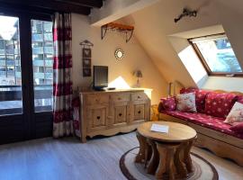 Ski in-ski out appartement in het centrum van Oz 3300 - Adelphies, hotel i Oz