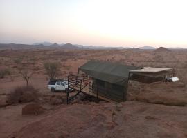 Ozohere Campsite, Tented Camp and Himba Village, hôtel à Uis