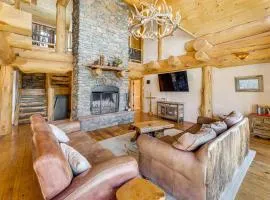 Burning Sky Lodge Private Hot Tub and Ski-InandOut