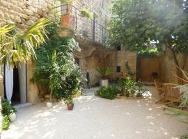 Guesthouse de Cambis B&B, renta vacacional en Remoulins