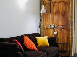 Le Cocon de ville sètois, Clim, patio et garage pour véhicule type golf, Linge de lit et serviettes inclus
