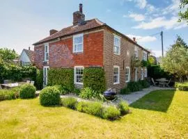 Country cottage in pretty village quay views