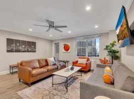 "the Peach" Downtown Condo W Balcony, Sleeps 4