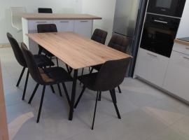 Faites comme chez nous !, ξενοδοχείο σε Chilleurs-aux-Bois