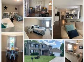 4 Bed 2.5 Bath Sleeps 10- King of Karincrest
